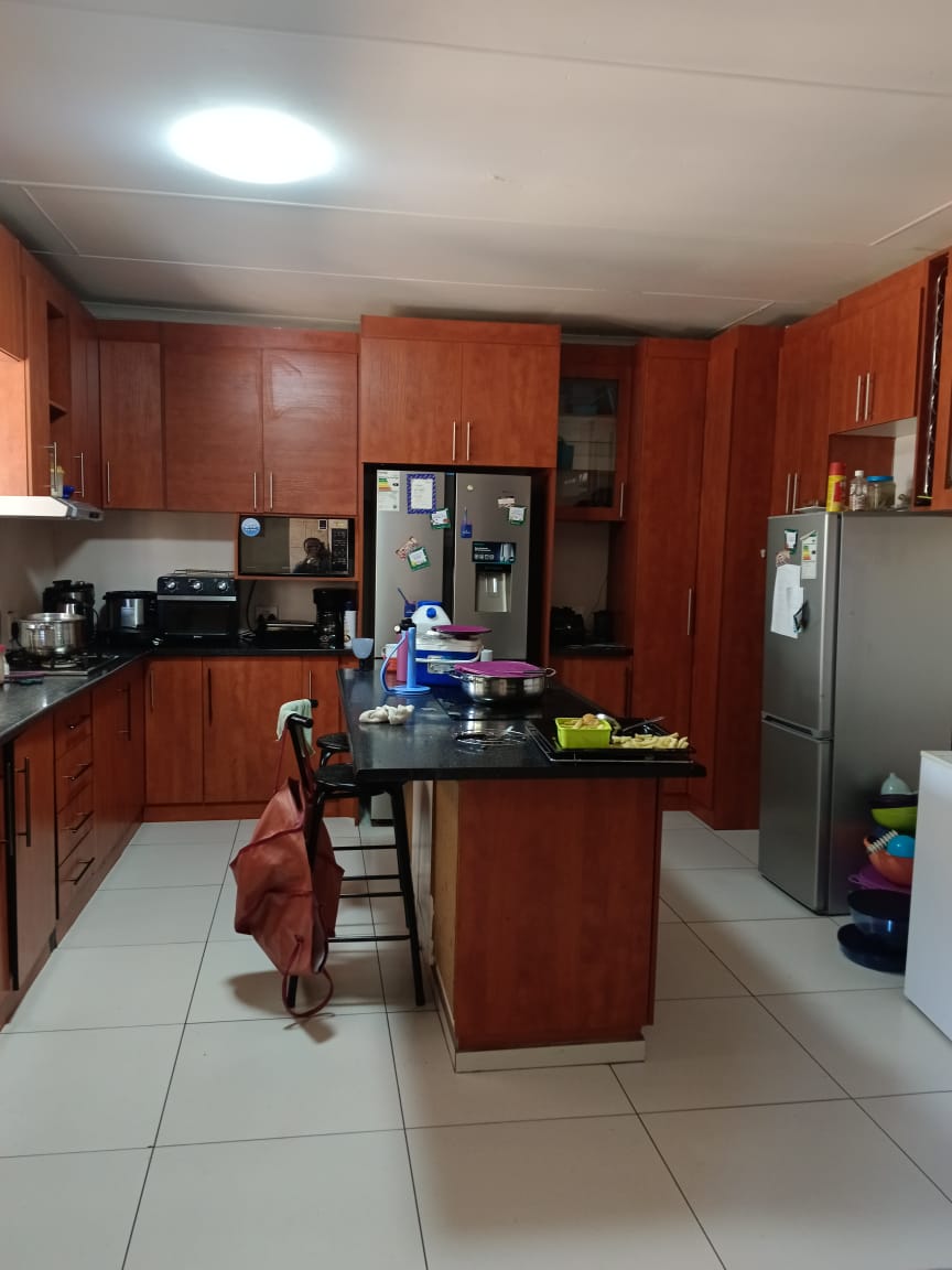 6 Bedroom Property for Sale in Flamwood North West